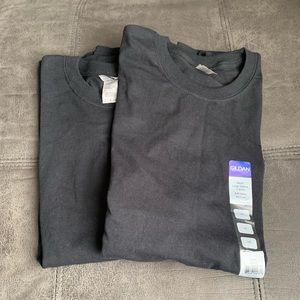 NWT 2 Gildan adult unisex long sleeve Ts